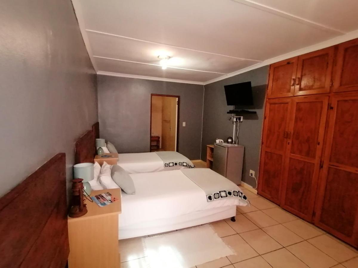 Lüderitz Obelix Guesthouse מראה חיצוני תמונה
