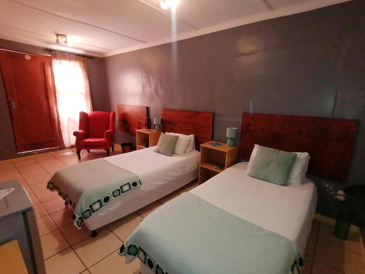 Lüderitz Obelix Guesthouse מראה חיצוני תמונה