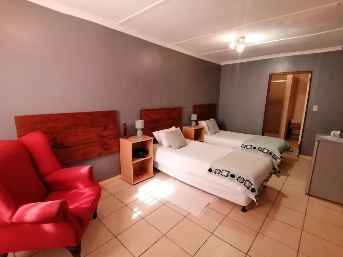 Lüderitz Obelix Guesthouse מראה חיצוני תמונה