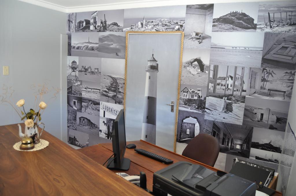 Lüderitz Obelix Guesthouse מראה חיצוני תמונה