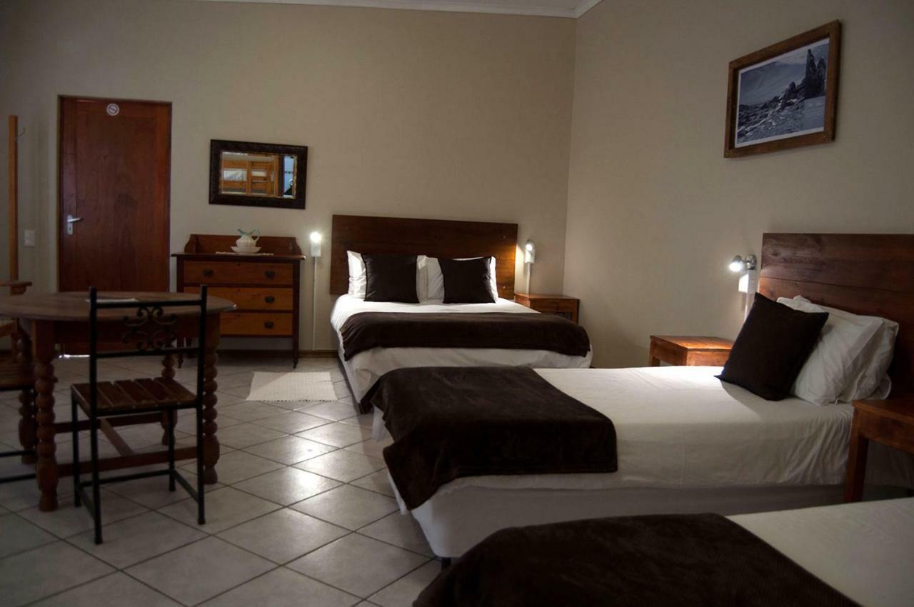 Lüderitz Obelix Guesthouse מראה חיצוני תמונה