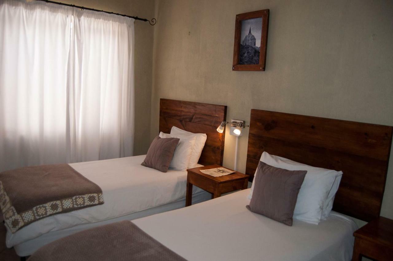 Lüderitz Obelix Guesthouse מראה חיצוני תמונה