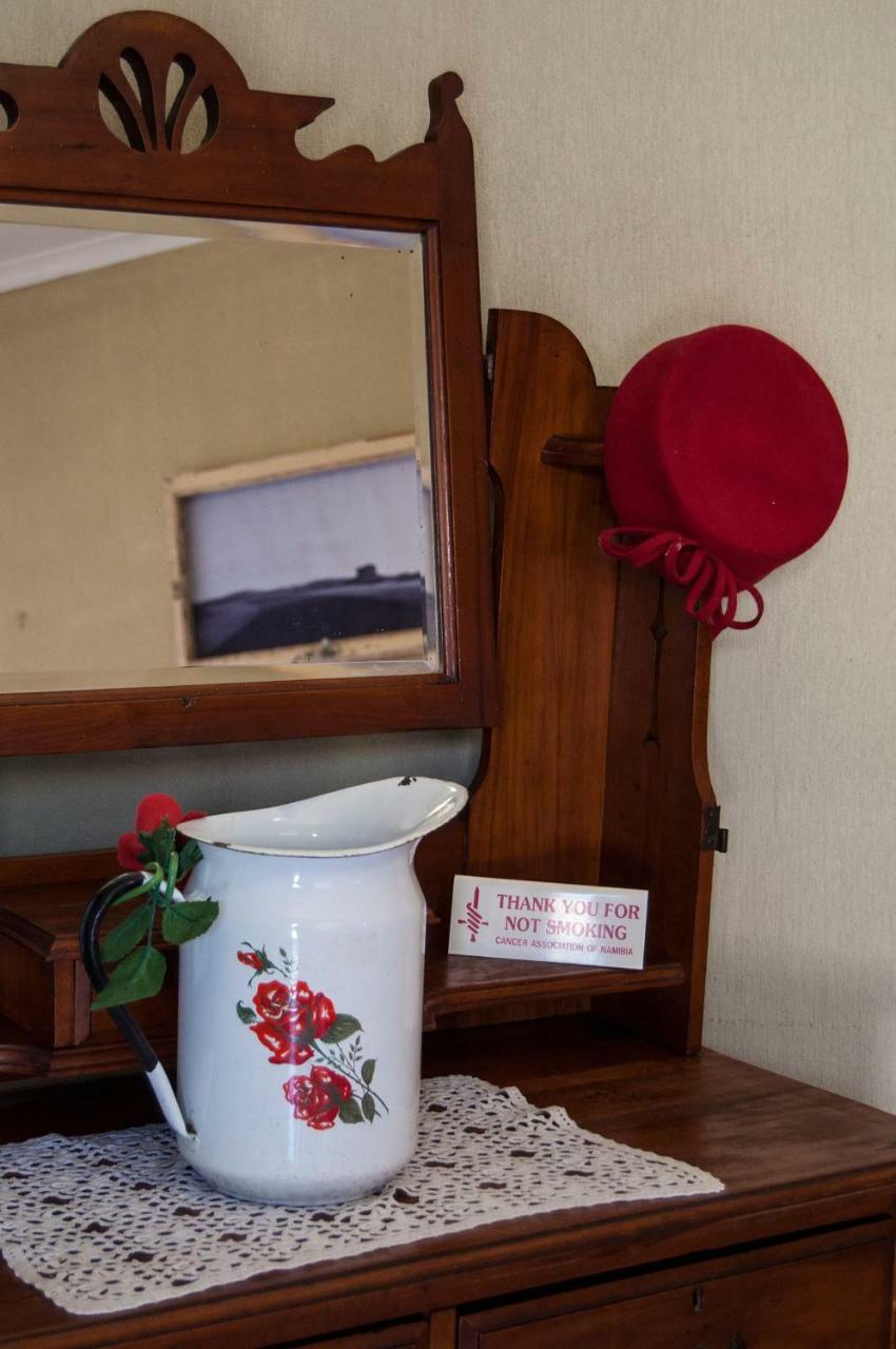 Lüderitz Obelix Guesthouse מראה חיצוני תמונה