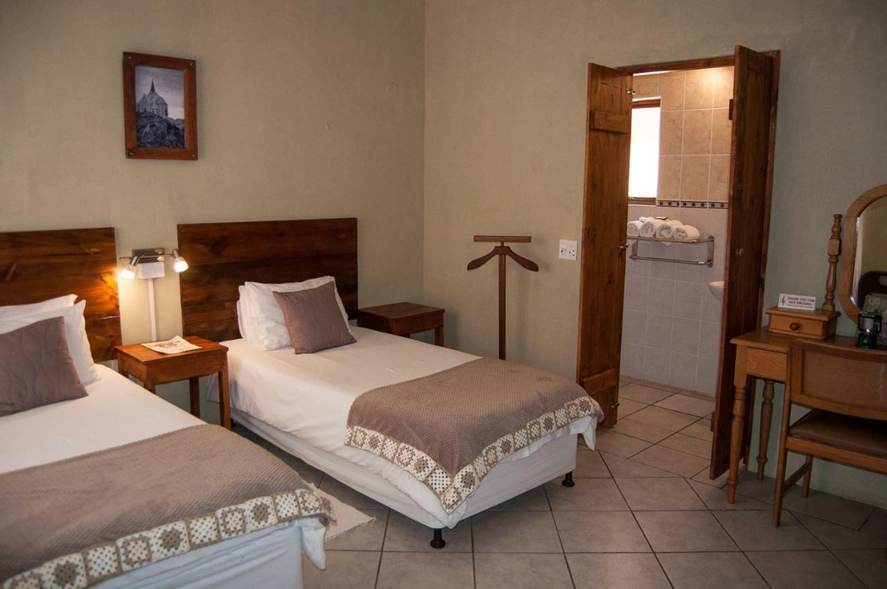 Lüderitz Obelix Guesthouse מראה חיצוני תמונה