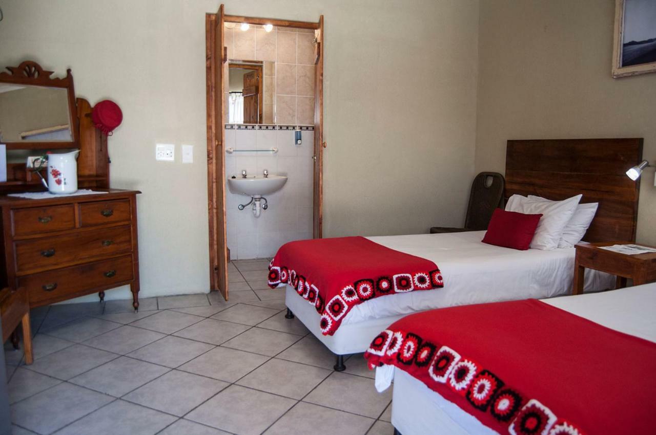 Lüderitz Obelix Guesthouse מראה חיצוני תמונה