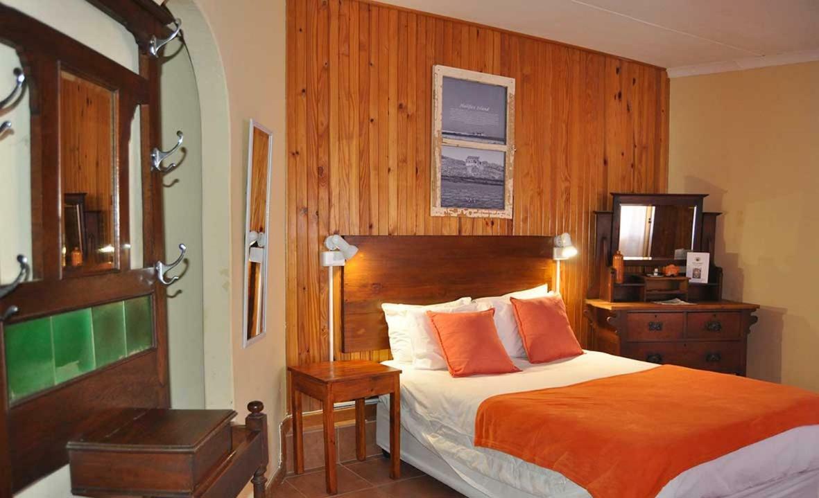 Lüderitz Obelix Guesthouse מראה חיצוני תמונה