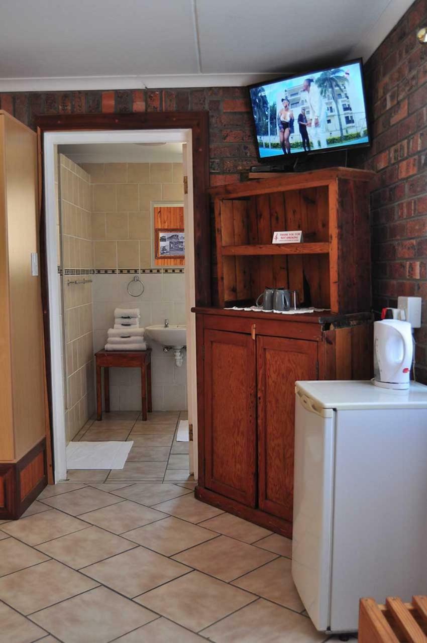 Lüderitz Obelix Guesthouse מראה חיצוני תמונה
