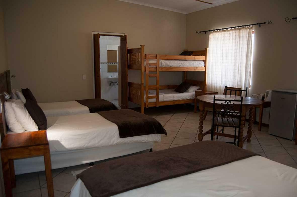 Lüderitz Obelix Guesthouse מראה חיצוני תמונה