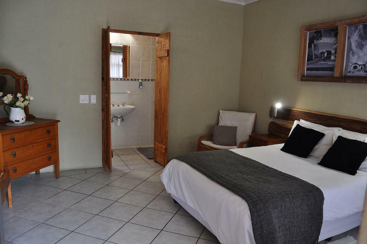 Lüderitz Obelix Guesthouse מראה חיצוני תמונה